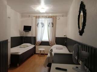 Мотели SEO Motel Alavieska Alavieska Двухместный номер с 2 отдельными кроватями и собственной ванной комнатой-1